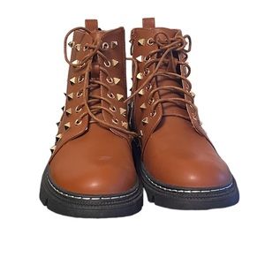 NWOB Camel color combat boots with studs